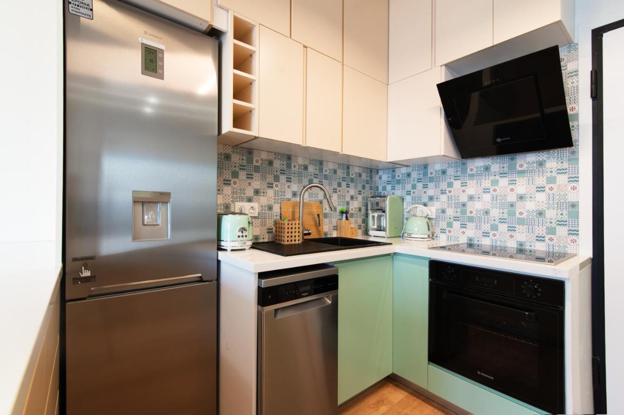 Luxury 1-Bedroom Apartment By The Sea In أثينا المظهر الخارجي الصورة