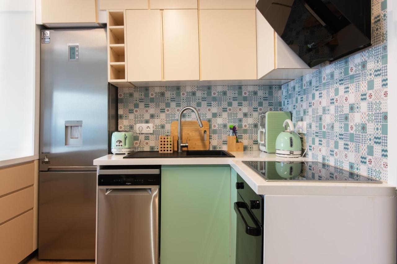 Luxury 1-Bedroom Apartment By The Sea In أثينا المظهر الخارجي الصورة