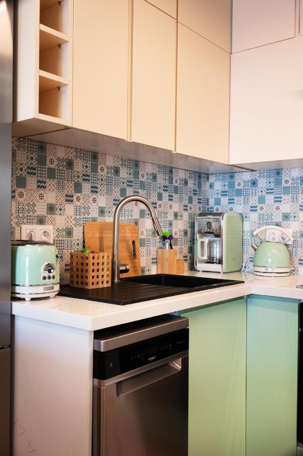 Luxury 1-Bedroom Apartment By The Sea In أثينا المظهر الخارجي الصورة