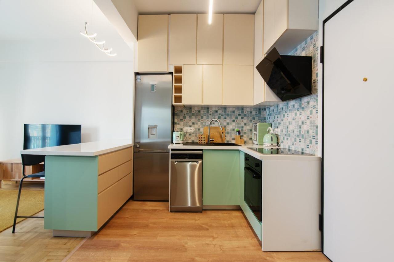Luxury 1-Bedroom Apartment By The Sea In أثينا المظهر الخارجي الصورة